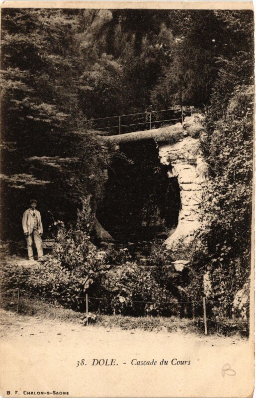 Carte postale ancienne Dole Cascade du Cours à Dole