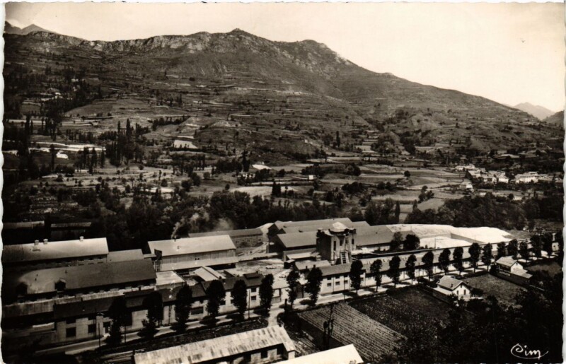 Carte postale ancienne Pluzenac - Les Usines de Talc à Luzenac