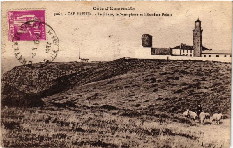 Carte postale ancienne Cap Frehel - Le Phare - Le Semaphore et l'Extreme Pointe