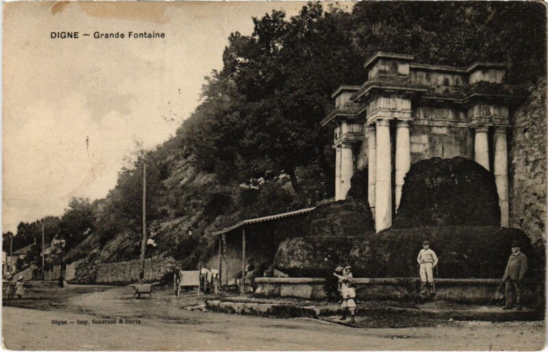 Carte postale ancienne Digne Grande Fontaine