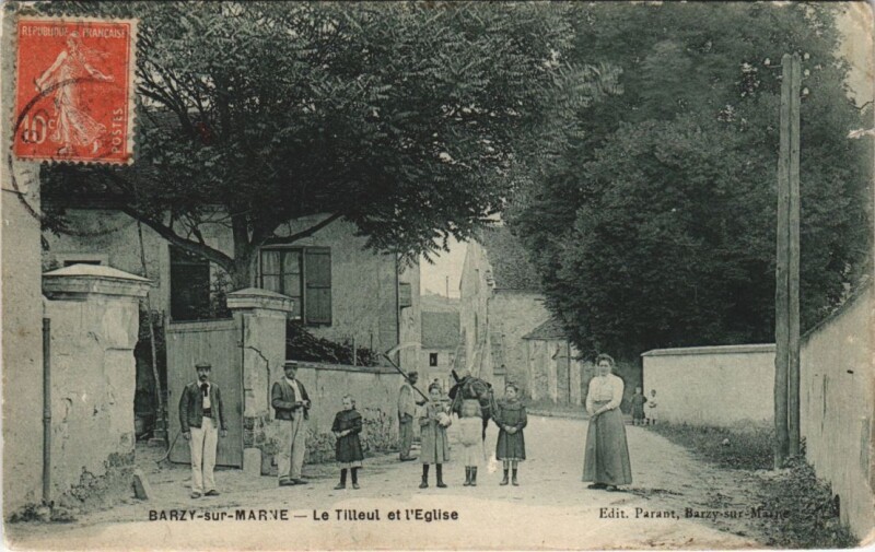 Carte postale ancienne Barzy-sur-Marne Le Tilleul et l' Eglise à Barzy-sur-Marne