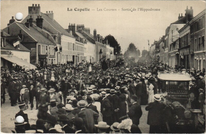 Carte postale ancienne La Capelle Les Courses Sortie de l'Hippodrome à La Capelle