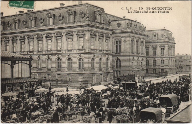Carte postale ancienne Saint-Quentin Le Marche aux fruits à Saint-Quentin