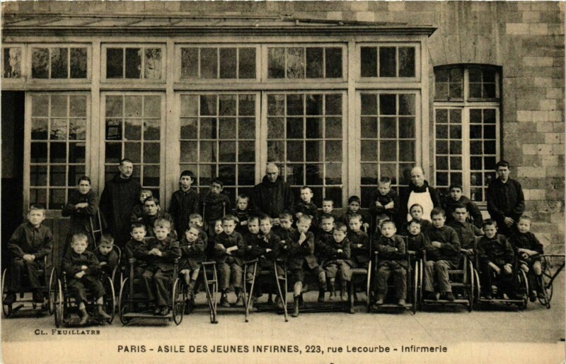 Carte postale ancienne Asile des Jeunes Infirmes - rue Lecourbe - Infirmerie à Paris 15e