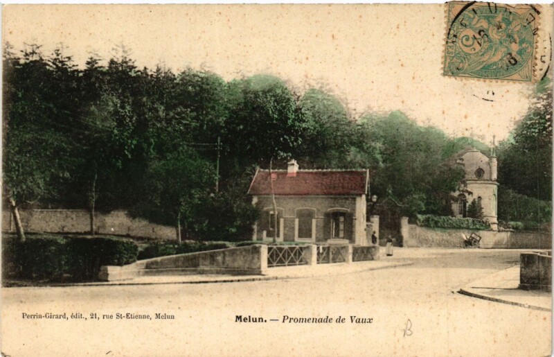 Carte postale ancienne Melun - Promenade de Vaux à Melun