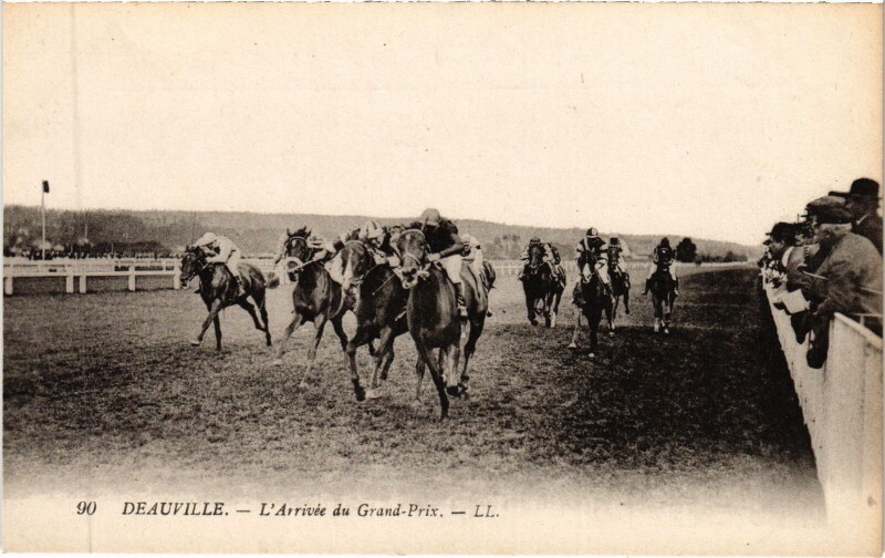 Carte postale ancienne Deauville L'Arrivee du Grand-Prix à Deauville