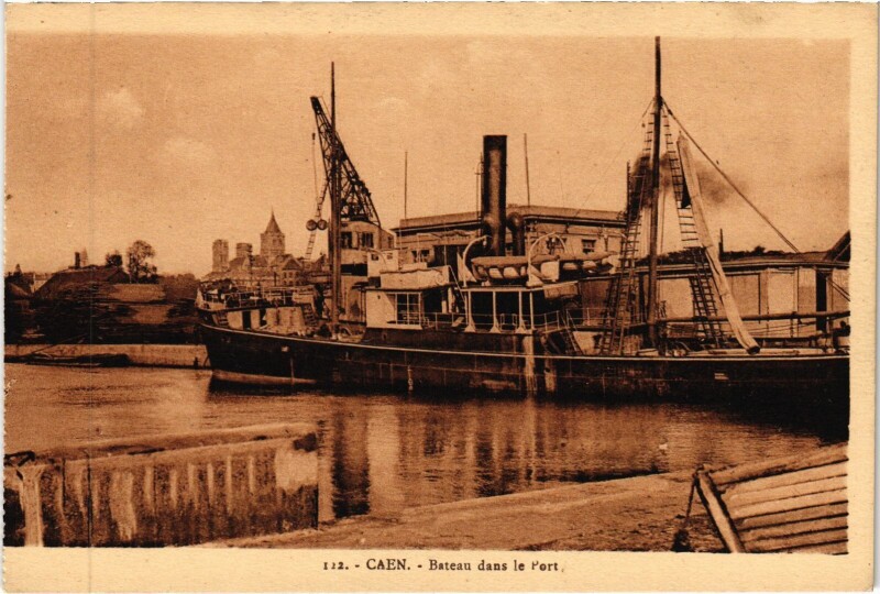 Carte postale ancienne Caen Bateau dans le Port