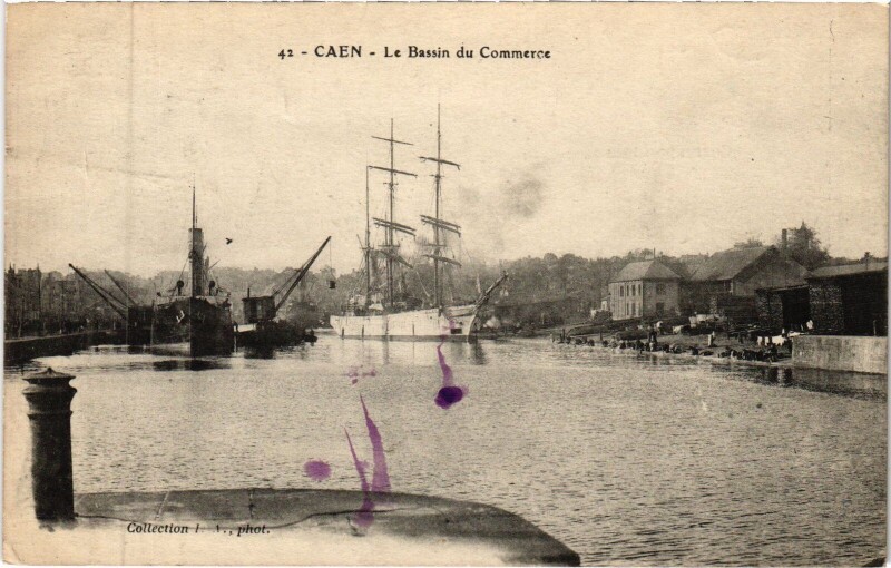 Carte postale ancienne Caen Le Bassin du Commerce