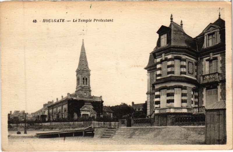 Carte postale ancienne Houlgate Le Temple Protestant à Houlgate