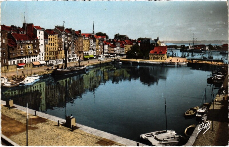 Carte postale ancienne Honfleur Le Vieux Bassin à Honfleur