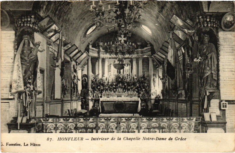 Carte postale ancienne Honfleur Interieur de la Chapelle Notre-Dame de Grace à Honfleur