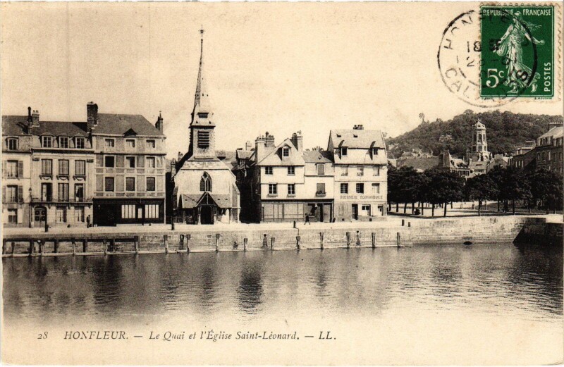 Carte postale ancienne Honfleur Le Quai et l'Eglise Saint-Leonard à Honfleur