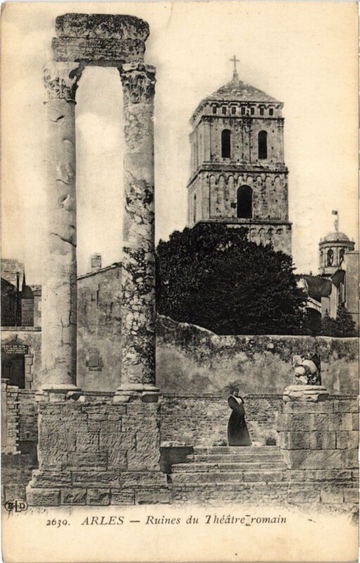 Carte postale ancienne Arles Ruines du Theatre Romain à Arles