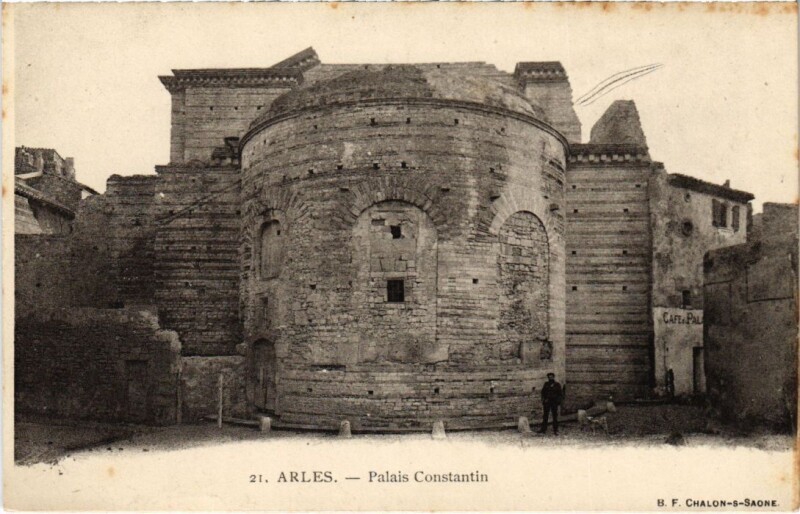 Carte postale ancienne Arles Palais Constantin à Arles