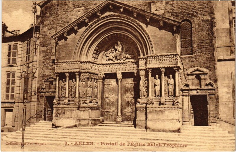 Carte postale ancienne Arles Portail de l'Eglise Saint-Trophime à Arles