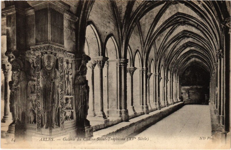 Carte postale ancienne Arles Galerie du Cloitre Saint-Trophime à Arles
