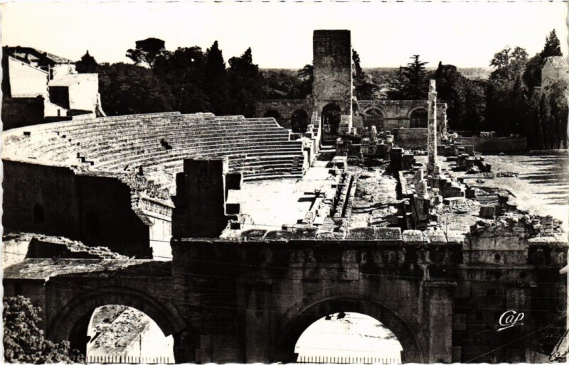Carte postale ancienne Arles Le Theatre Antique à Arles
