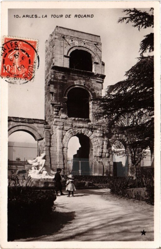 Carte postale ancienne Arles La Tour de Roland à Arles