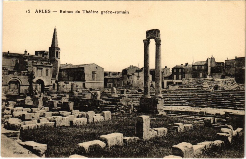 Carte postale ancienne Arles Ruines du Theatre Greco-Romain à Arles