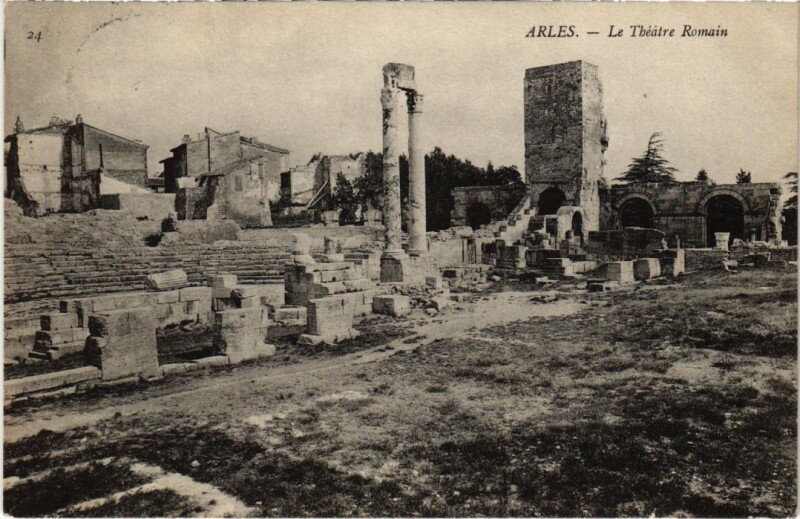 Carte postale ancienne Arles Le Theatre Romain à Arles