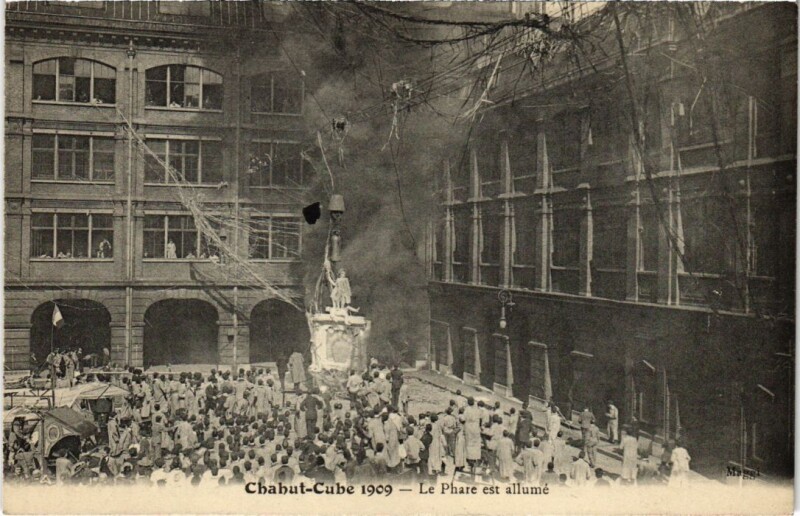 Carte postale ancienne Paris 3e Ecole Centrale Chahut Cube 1909 Le Phare est allume à Paris 3e