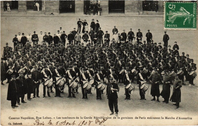 Carte postale ancienne Paris 4e Caserne Napoleon Rue Lobau Tambours à Paris 4e