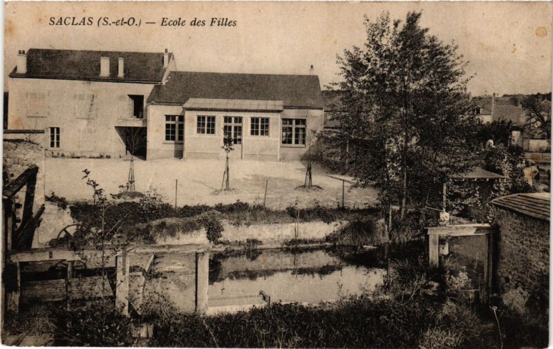 Carte postale ancienne Saclas - Ecole des Filles à Saclas