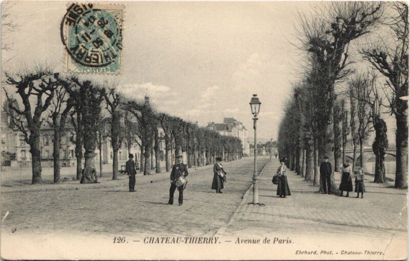 Carte postale ancienne Chateau-Thierry Avenue de Paris