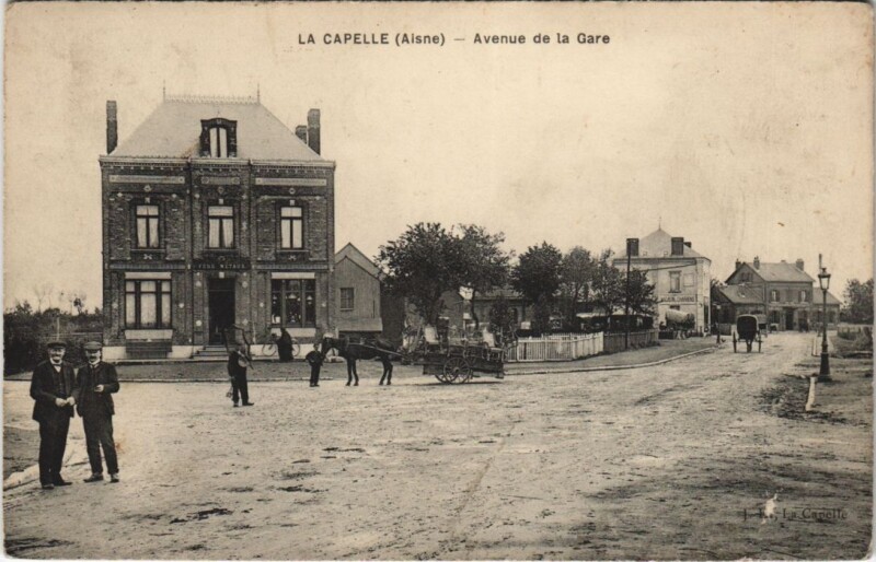 Carte postale ancienne La Capelle Avenue de la Gare à La Capelle