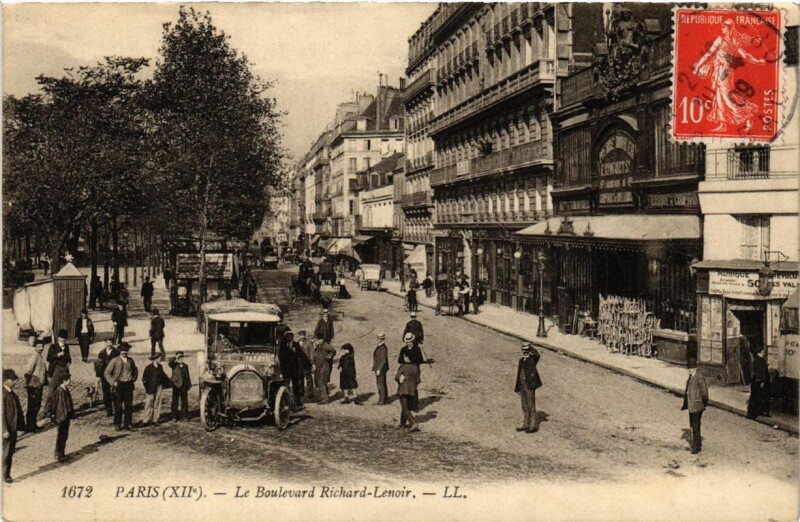 Carte postale ancienne Paris (11e) Le Boulevard Richard-Lenoir à Paris 11e