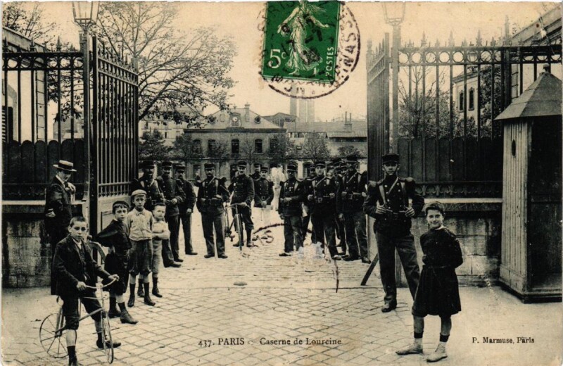 Carte postale ancienne Caserne de Lourcine à Paris 13e