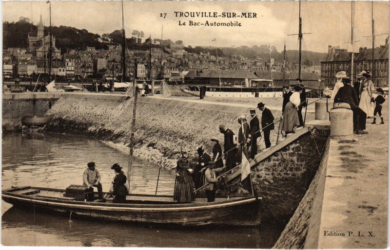 Carte postale ancienne Trouville-sur-Mer Le Bac-Automobile à Trouville-sur-Mer