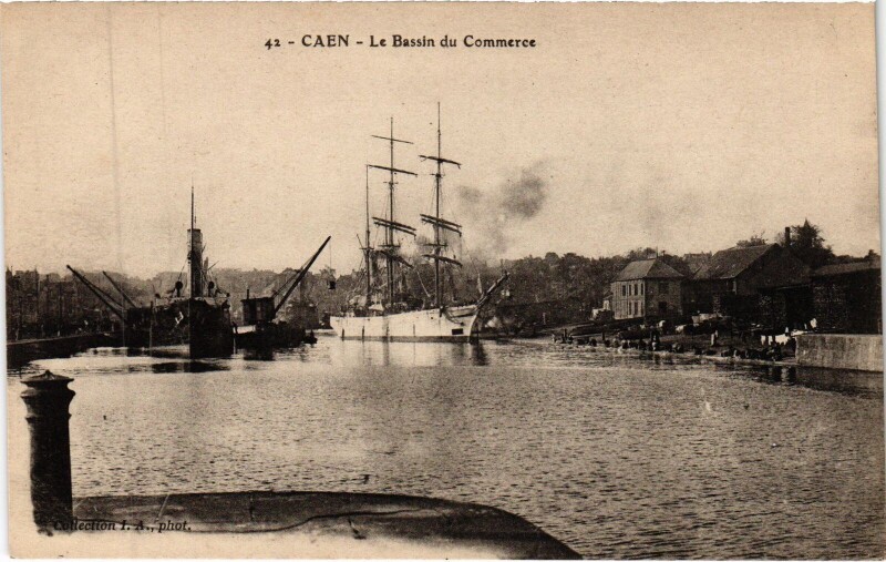 Carte postale ancienne Caen Le Bassin du Commerce