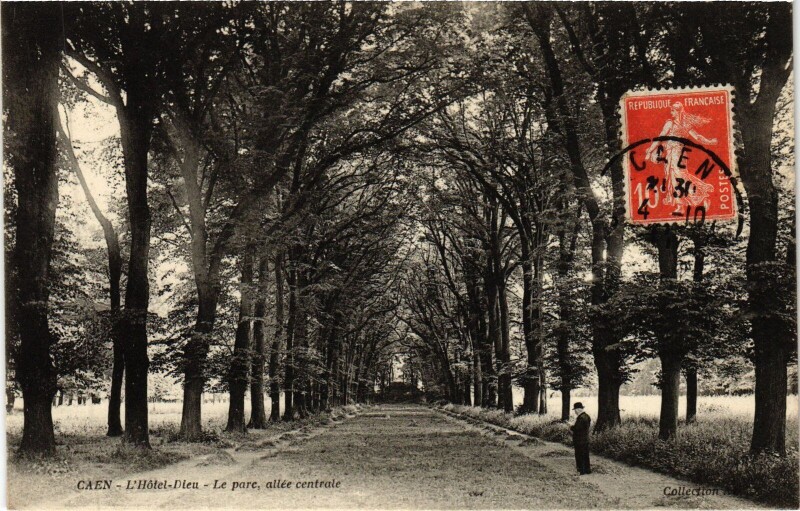Carte postale ancienne Caen L'Hotel-Dieu - Le Parc - Allee Centrale