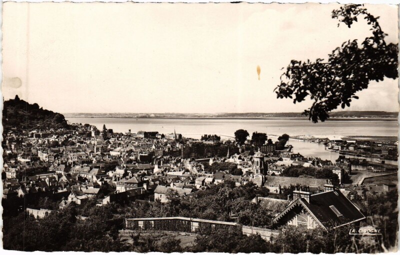 Carte postale ancienne Honfleur Vue Generale vers Le Havre à Honfleur