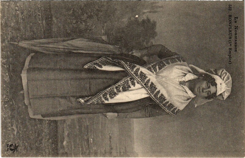 Carte postale ancienne Honfleur Femme - Type à Honfleur