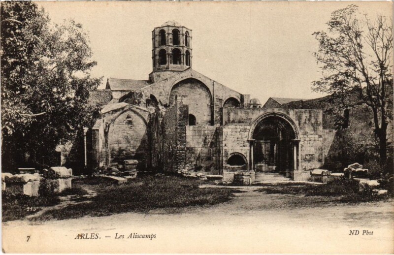 Carte postale ancienne Arles Les Alyscamps à Arles