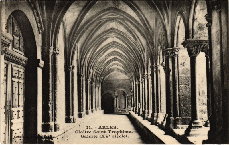 Carte postale ancienne Arles Cloitre Saint-Trophime - Galerie à Arles