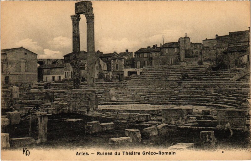Carte postale ancienne Arles Ruines du Theatre Greco-Romain à Arles