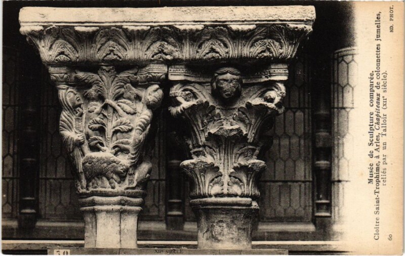 Carte postale ancienne Arles Cloitre Saint-Trophime - Chapiteaux à Arles