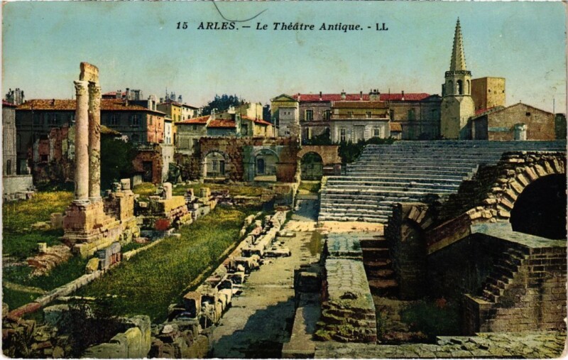 Carte postale ancienne Arles Le Theatre Antique à Arles