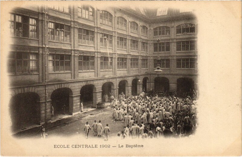 Carte postale ancienne Paris 3e Ecole Centrale 1902 le Bapteme à Paris 3e
