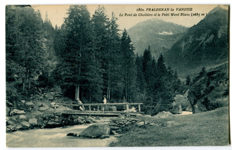 Carte postale ancienne Savoie Pralognan-la-Vanoise Pont de Chollière et Petit Mont-Blanc animé à Pralognan-la-Vanoise