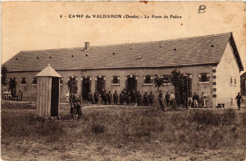 Carte postale ancienne Valdahon - Camp du Valdahon - Le Poste de Police à Valdahon