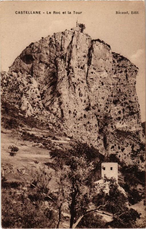 Carte postale ancienne Castellane Le Roc et la Tour à Castellane