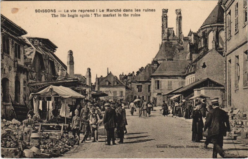 Carte postale ancienne Soissons La vie reprend à Soissons