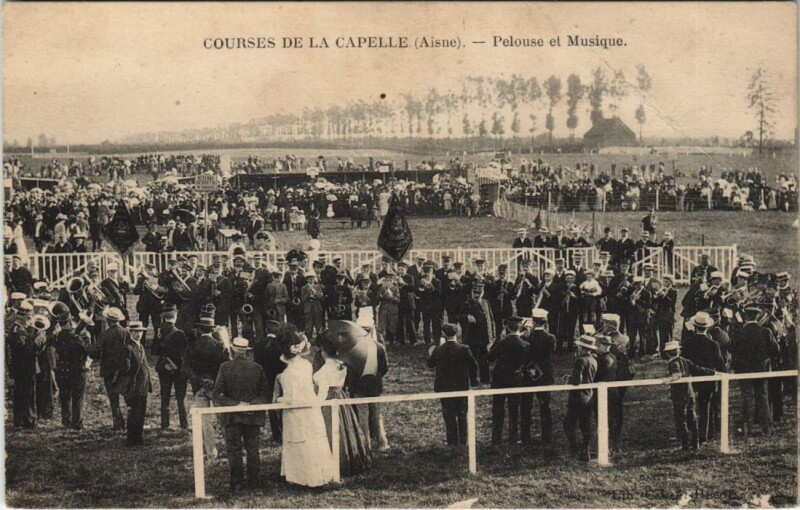 Carte postale ancienne Courses de La Capelle Pelouse et Musique à La Capelle