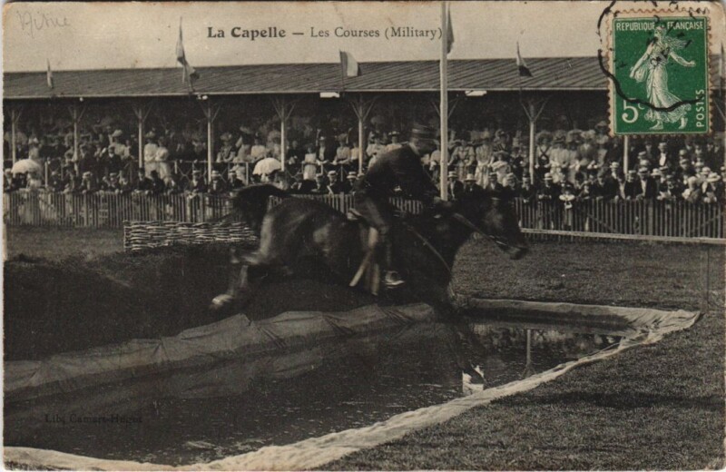 Carte postale ancienne La Capelle Les Courses Military à La Capelle