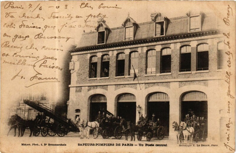Carte postale ancienne Paris Sapeurs-Pompiers Une Poste centarel