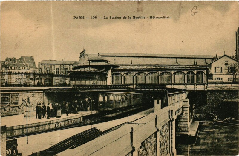 Carte postale ancienne Paris 4e Station de la Bastille à Paris 4e